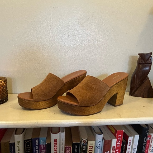 Suede Clogs 🤎 - Picture 4 of 4